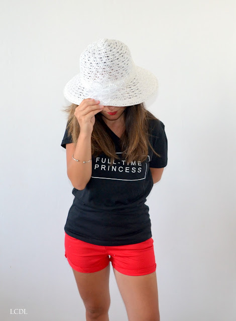 porter-un-tee-shirt-noir-femme-conseils
