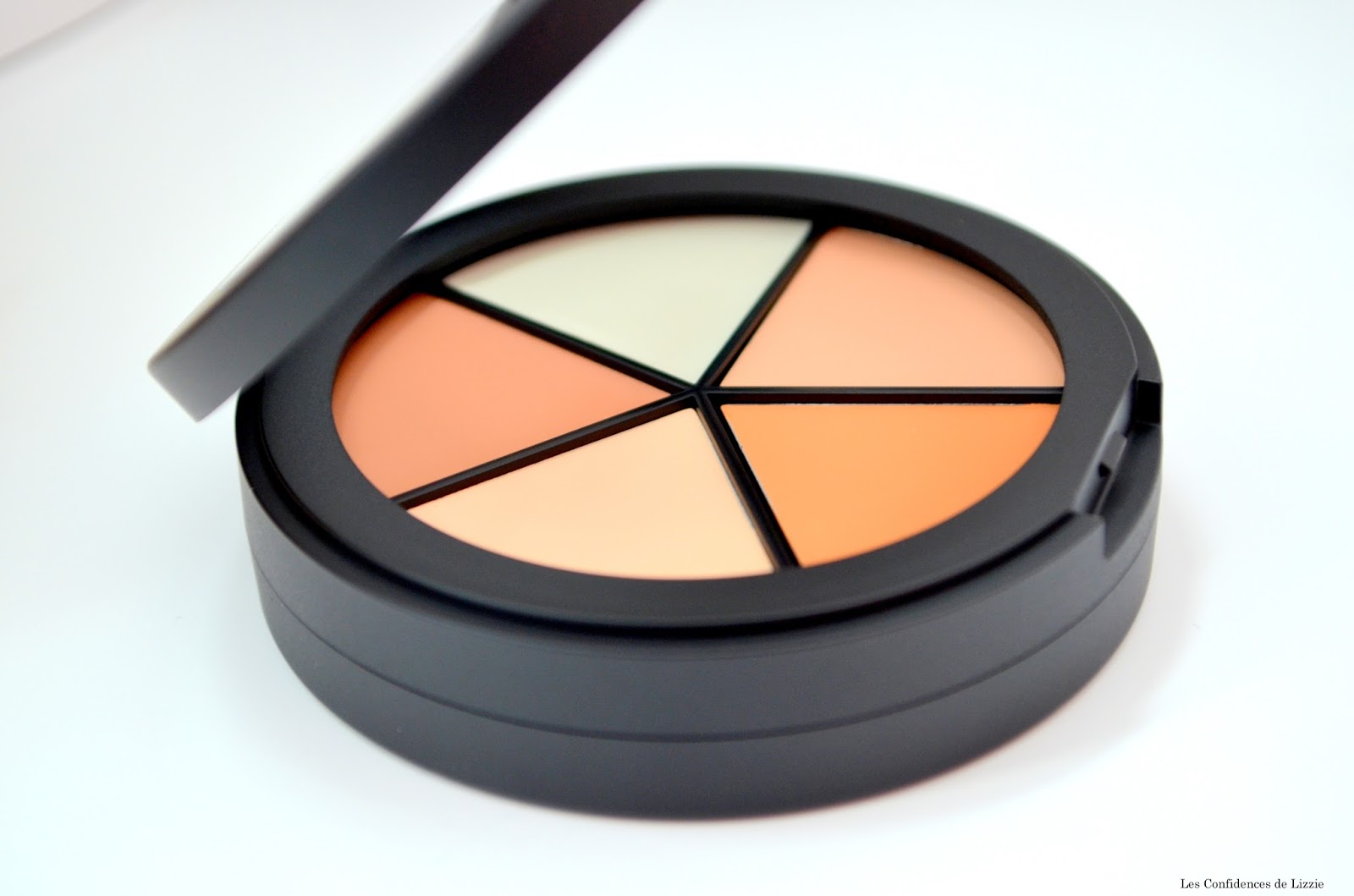 palette - teint 0 défaut - teint parfait - teint lumineux - teint unifié - camoufler les imperfections - camoufler les irrégularités - estomper les cernes - illuminer le teint - affiner les traits du visage