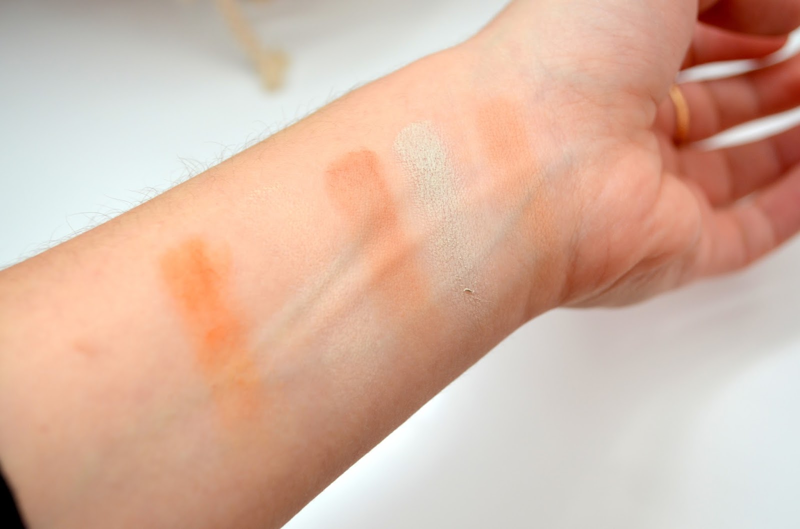 palette - teint 0 défaut - teint parfait - teint lumineux - teint unifié - camoufler les imperfections - camoufler les irrégularités - estomper les cernes - illuminer le teint - affiner les traits du visage