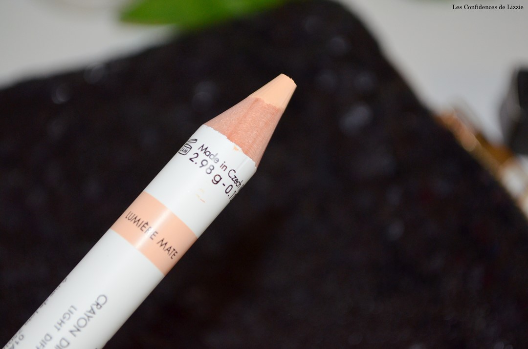 enluminateur - crayon pour les sourcils - sourcils - maquillage - produit de maquillage Harcourt - Harcourt - Sourcils parfaits - sourcils dessinés - courbe des sourcils parfaite