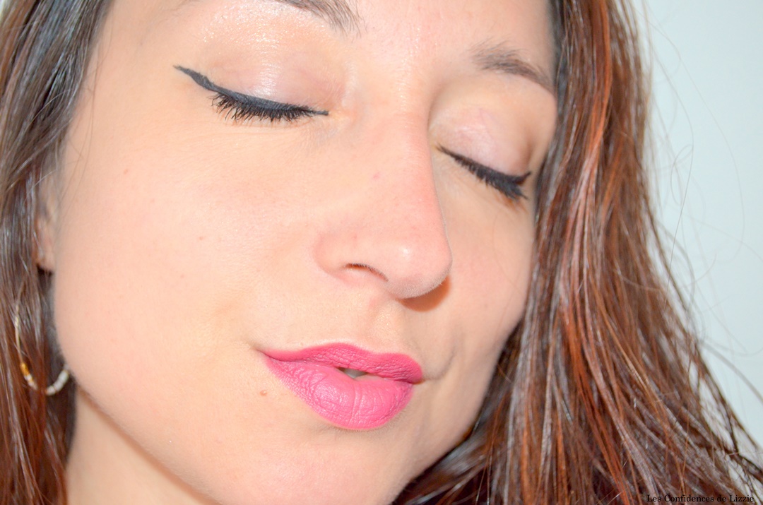 eyeliner-feutre-maybelline-action