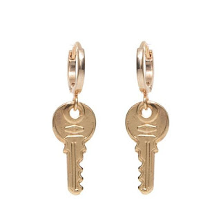 les-boucles-d-oreilles-cles-tendance-2020