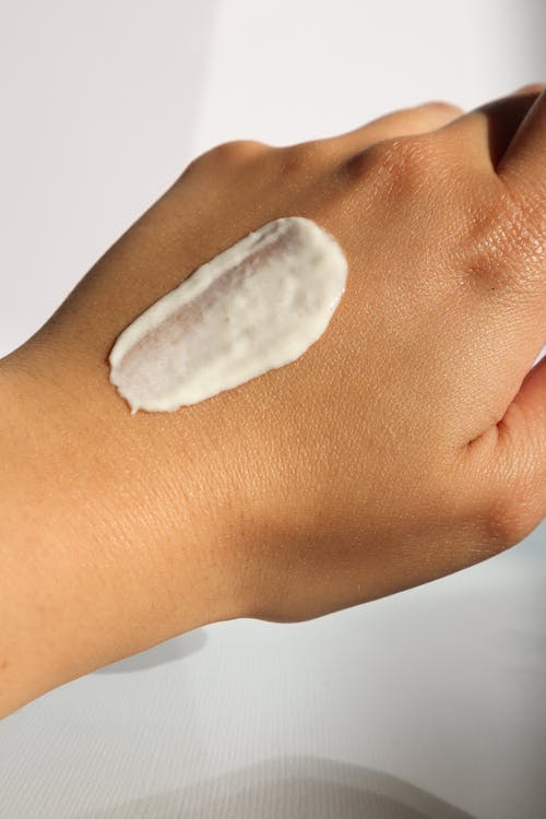creme-solaire-trousse-beaute-ete