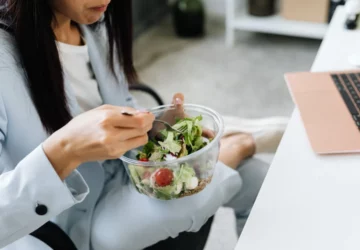 manger-sainement-au-travail-facilement
