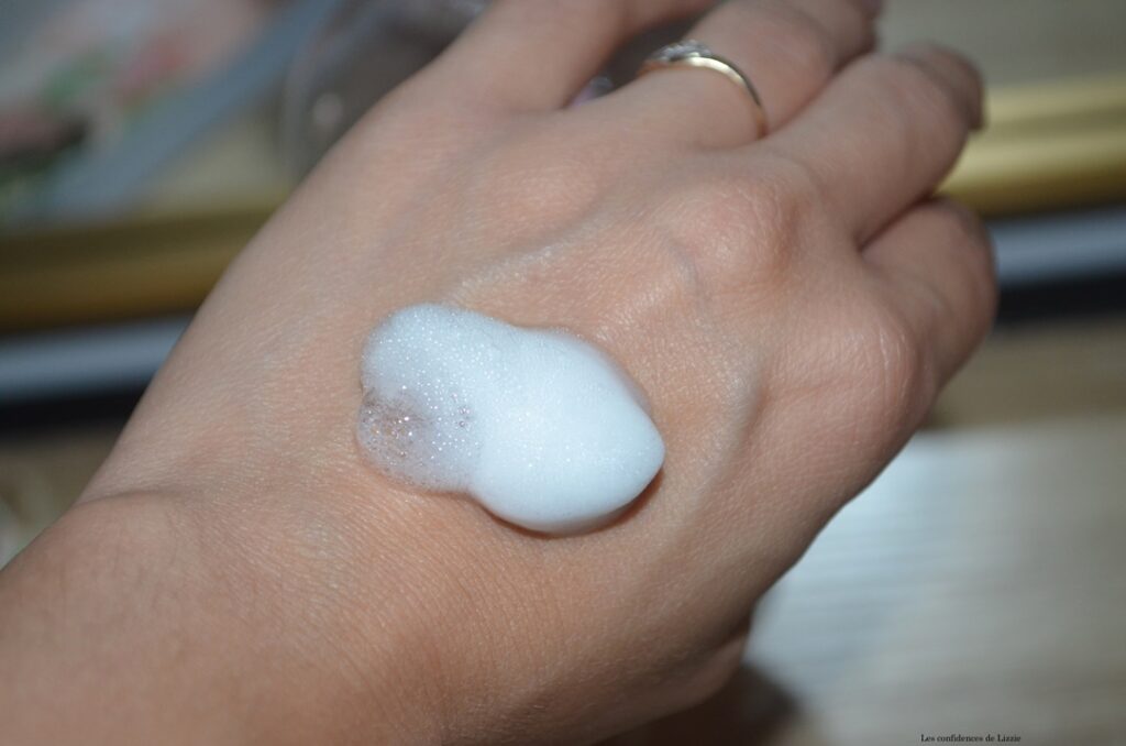 texture-mousse-soin-visage-nettoyant-belle-nette