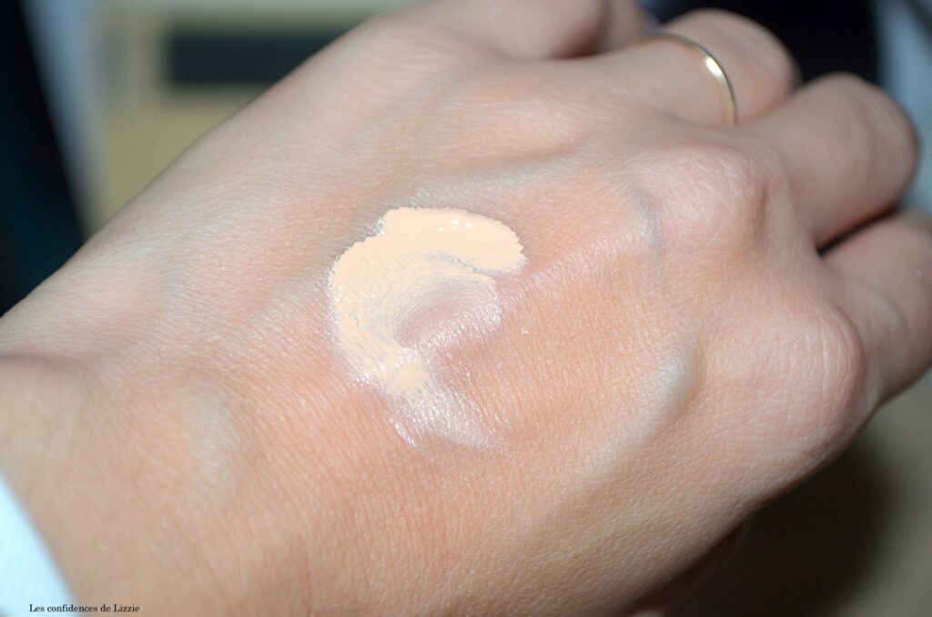 cc-creme-farmasi-texture