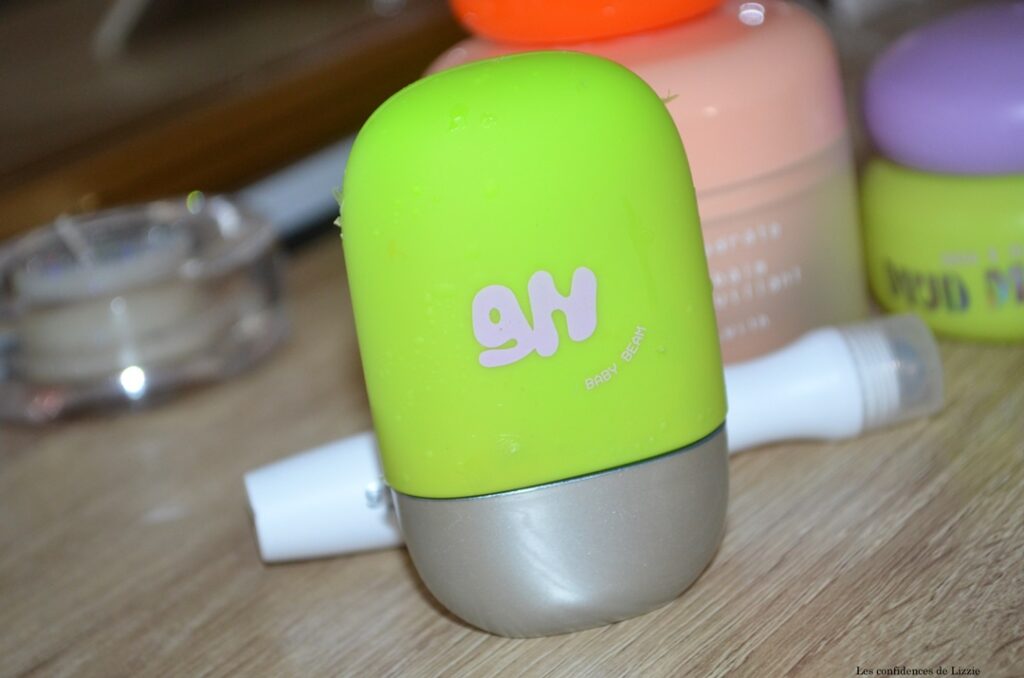 soin-maquillage-effet-glow fond-de-teint-peau-jeune-effet-glowy